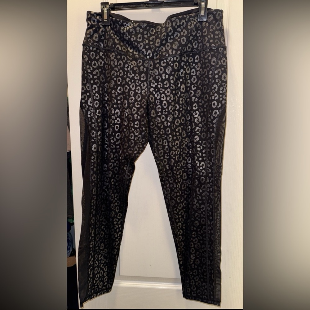 Victoria secret sport animal print leggings